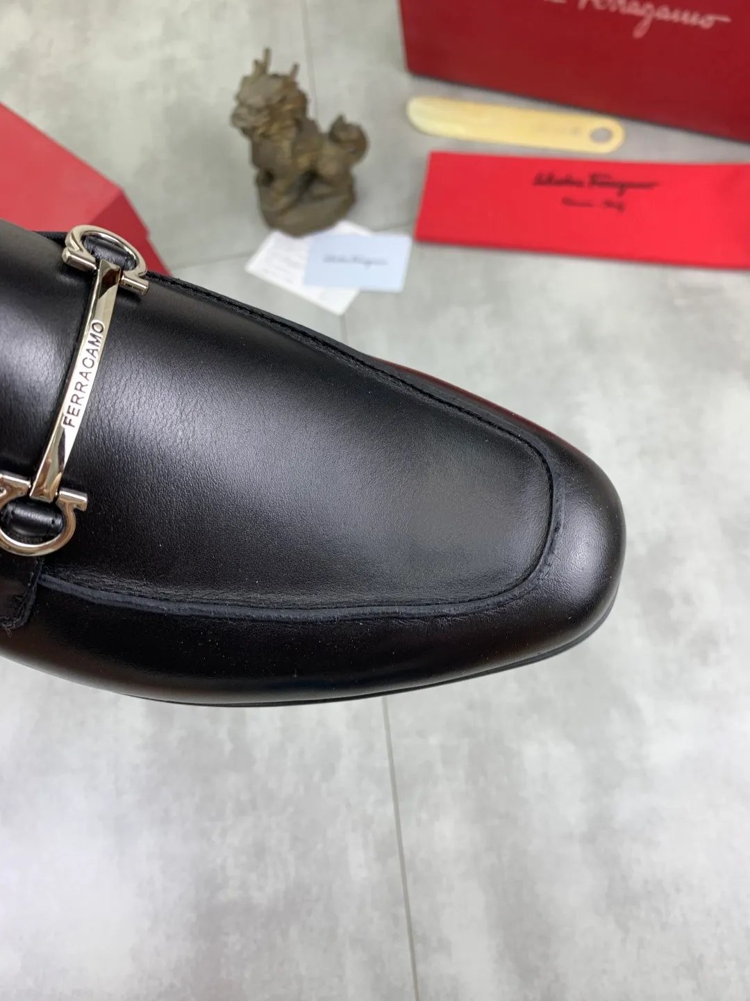 Men's Men's Shoes 💰P560💰[New Style] Water-dyed Niuli 🆘[Salvatore Ferragamo] Ferragamo's latest casual business leather shoes for men! Listed simultaneously! The fabric is made of specially imported original calfskin, the lining is made of imported water-dyed cowhide, and the original combination outsole is absolutely luxurious and leads the fashion trend. Matching code: 39-44 (45 46 customized) 2️⃣ colors available